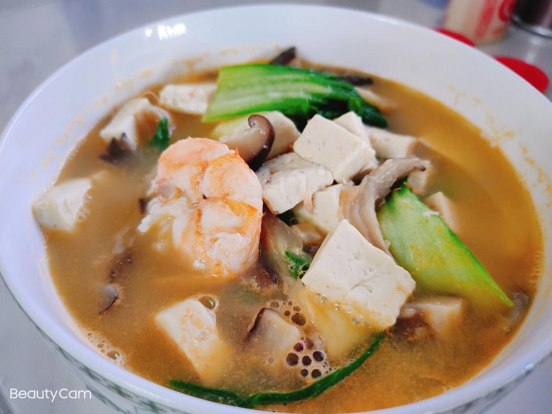 豆腐鲜虾菇菌汤
