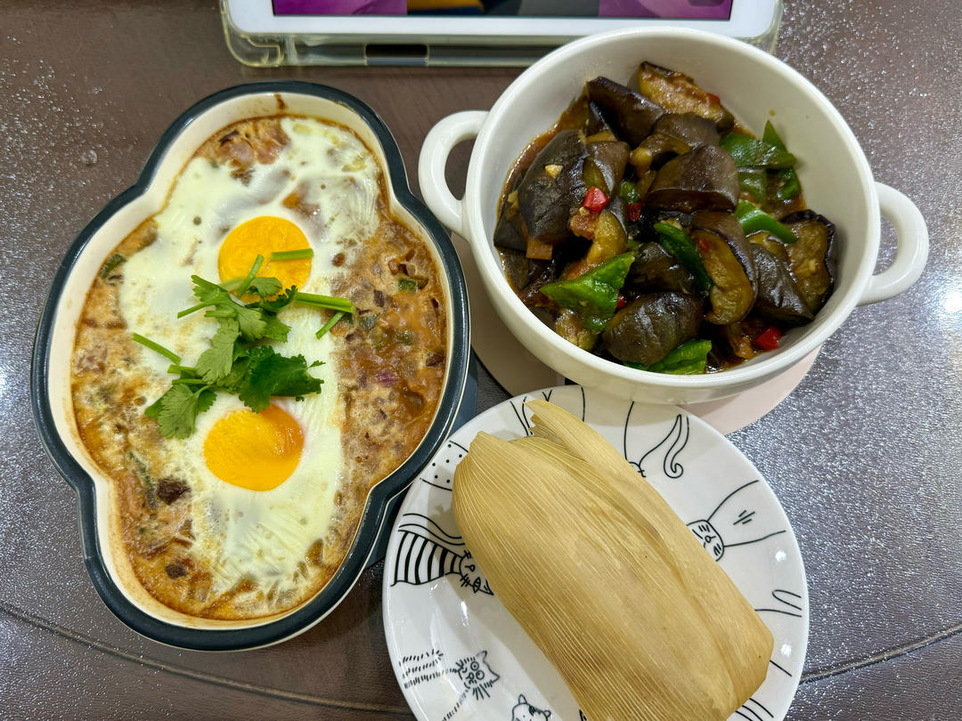红烧茄子（佐西红柿尖椒）