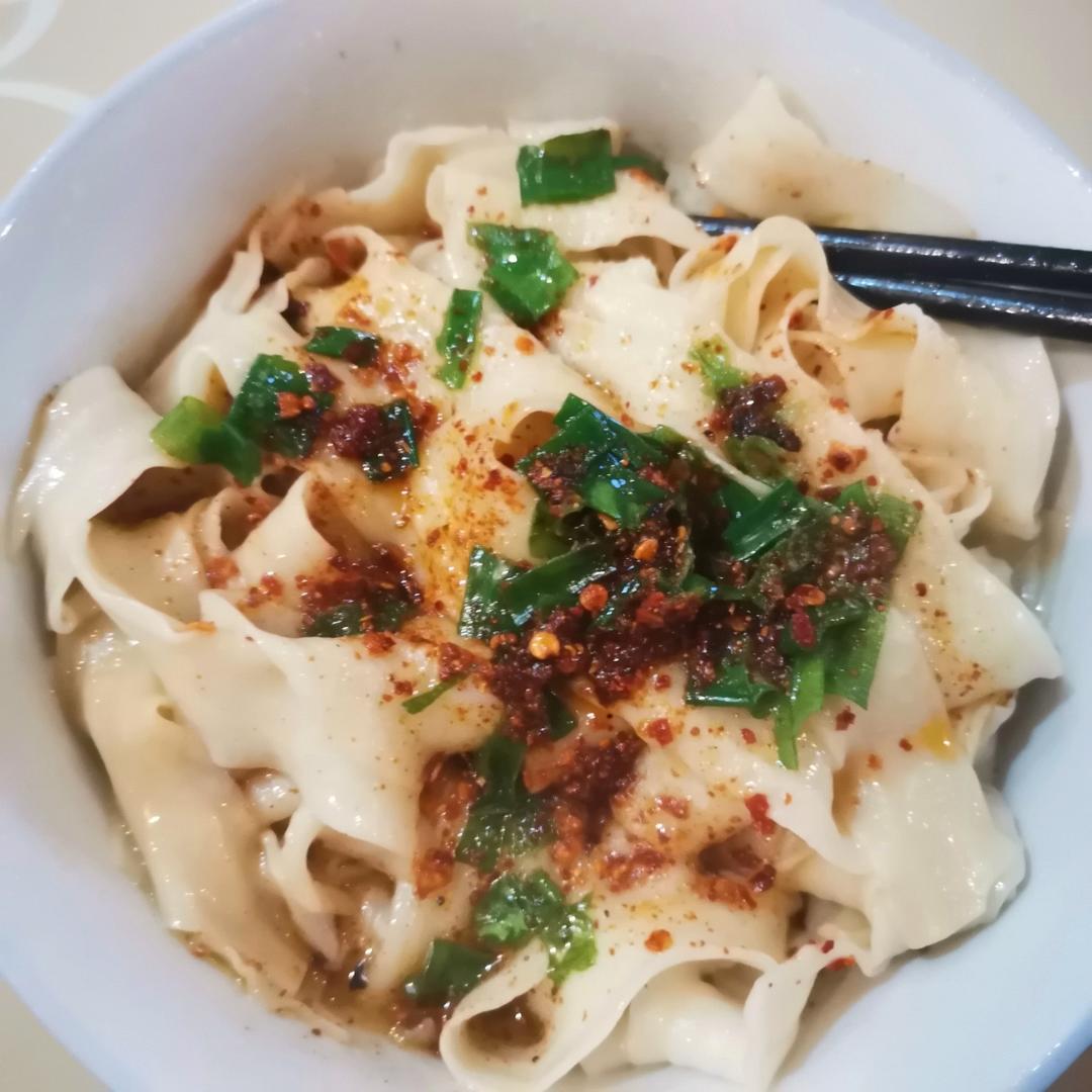 十分钟就能吃上的超简单油泼面