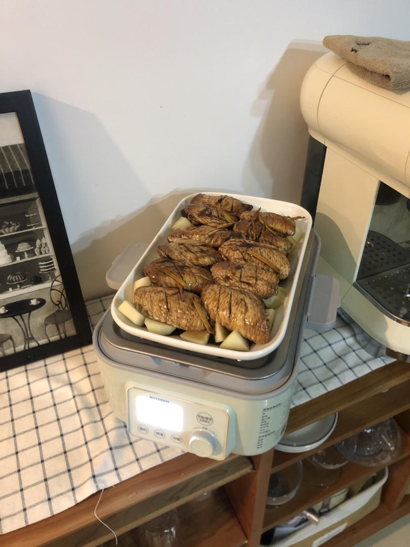 彩椒金针菇豆腐蒸鸡翅【7月北鼎蒸炖锅食谱】