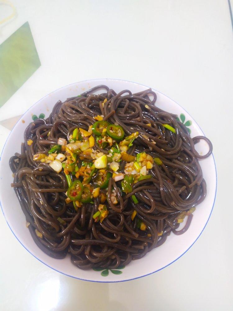 凉拌蕨根粉的做法