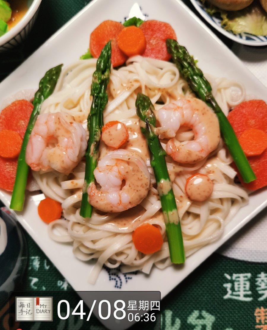 你和春天就差这口鲜👉️【芦笋虾仁意面】🍝️