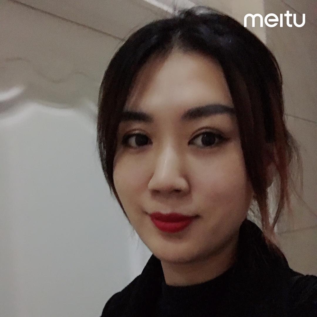 宁哈哈小姐姐