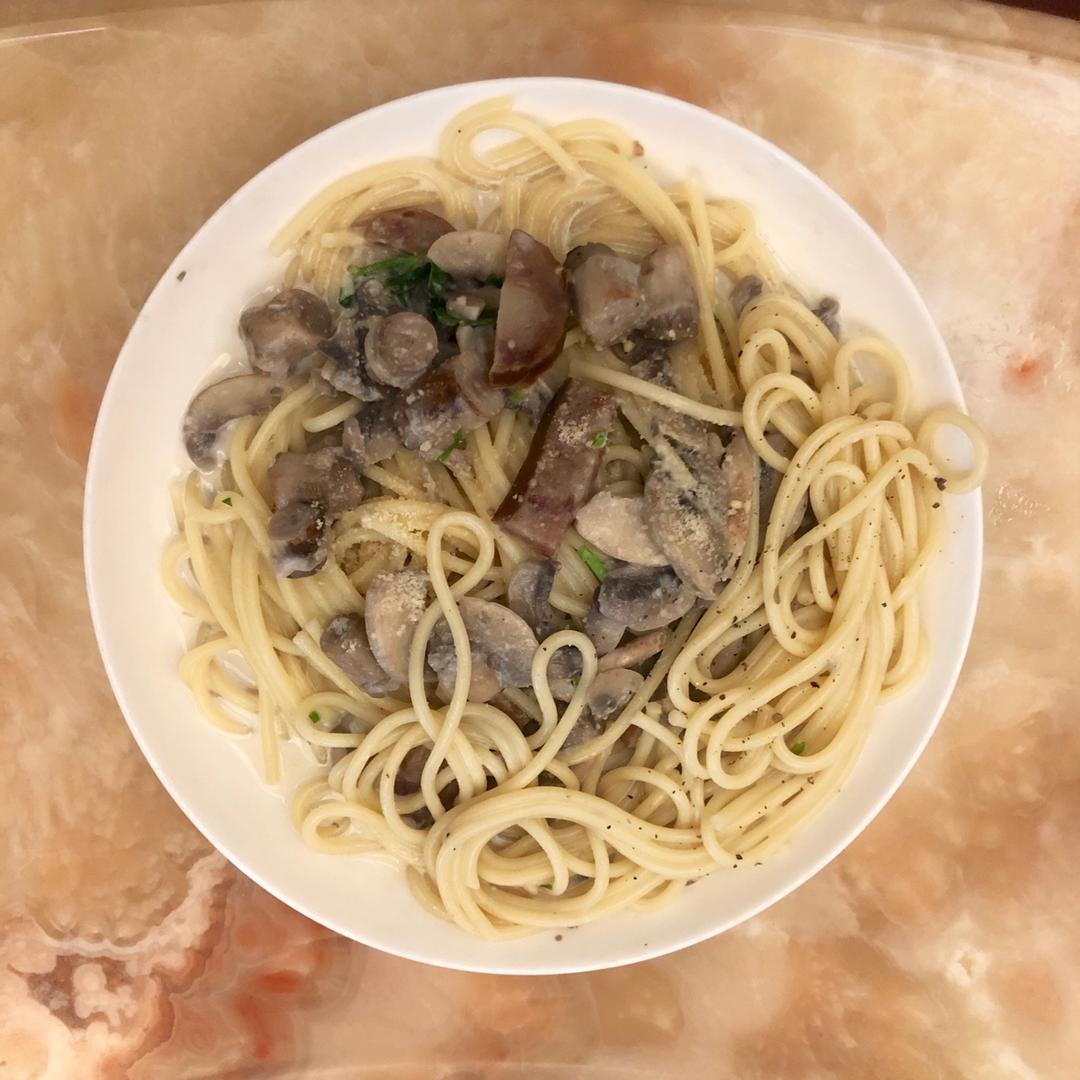 火腿蘑菇奶油意面