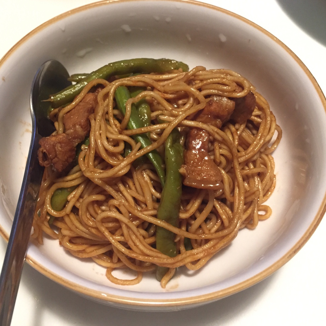 最适合夏天的一锅出--酱香豆角焖面