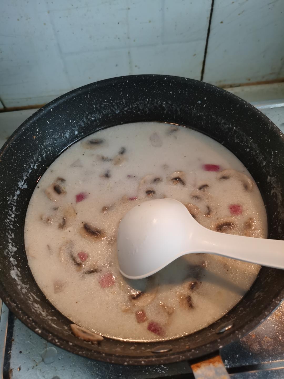 超惊艳奶油蘑菇汤(牛奶版本)