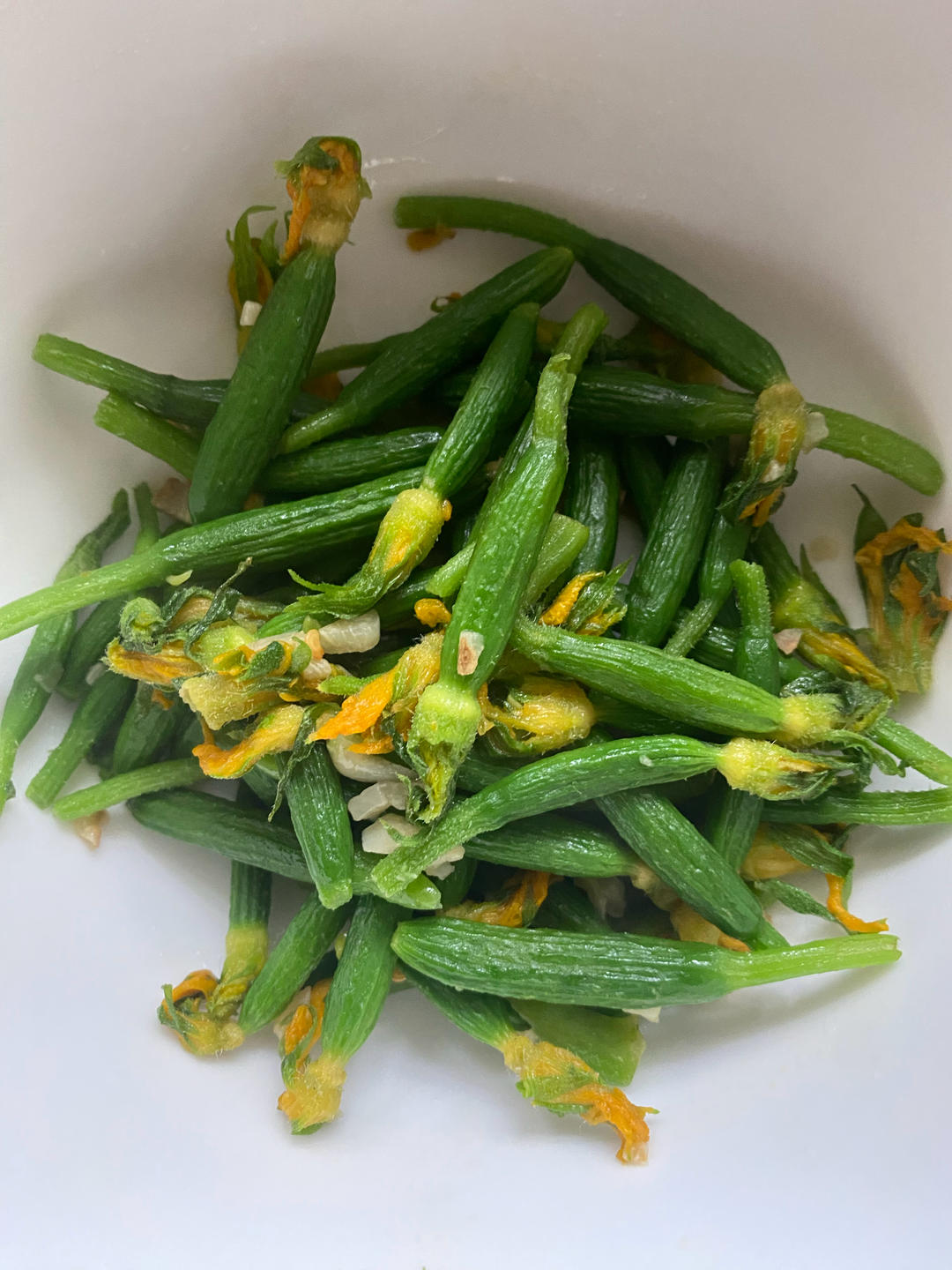 清炒顶花小黄瓜