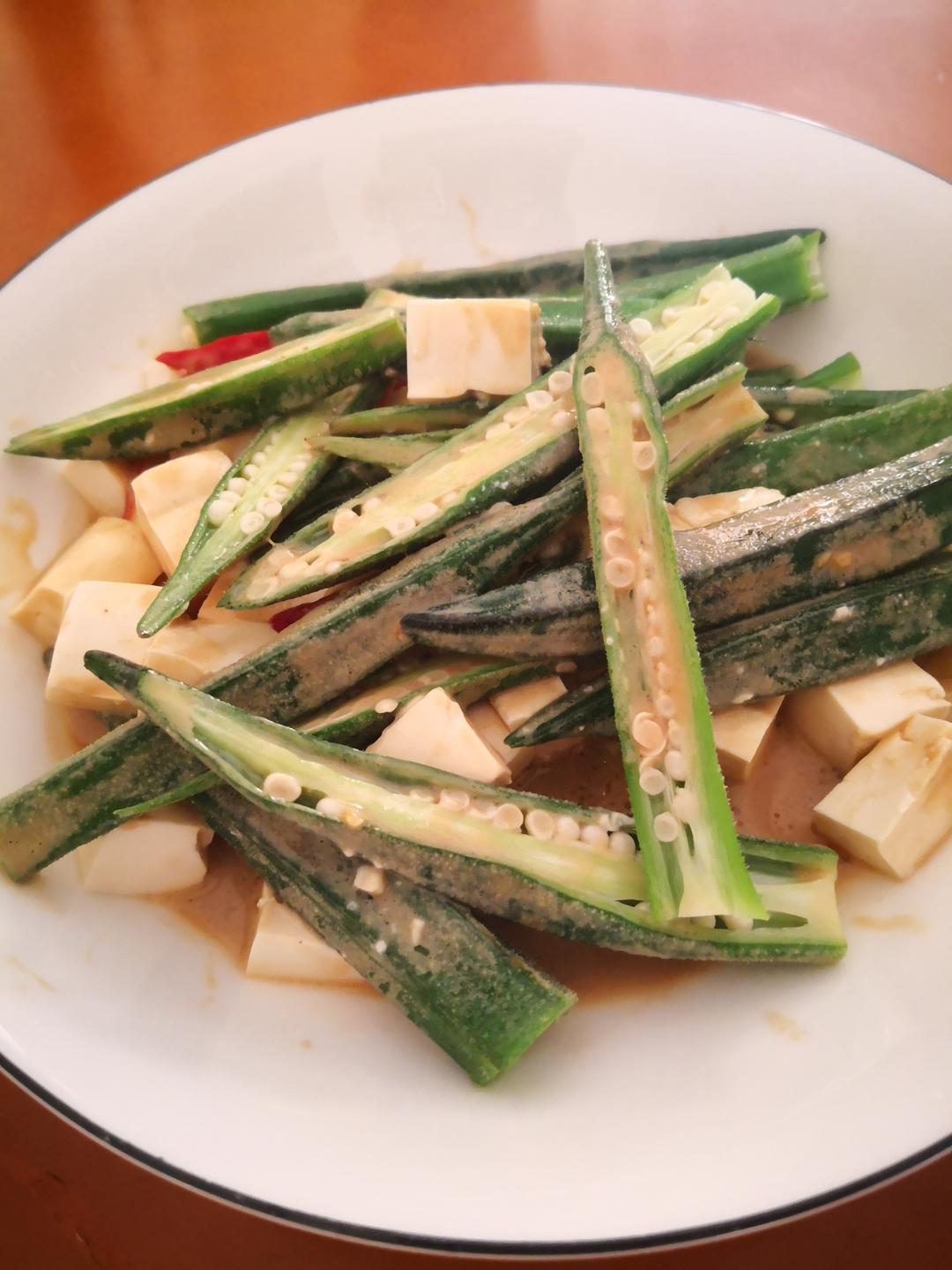 超快手！冰爽开胃的腐乳捞拌汁秋葵豆腐