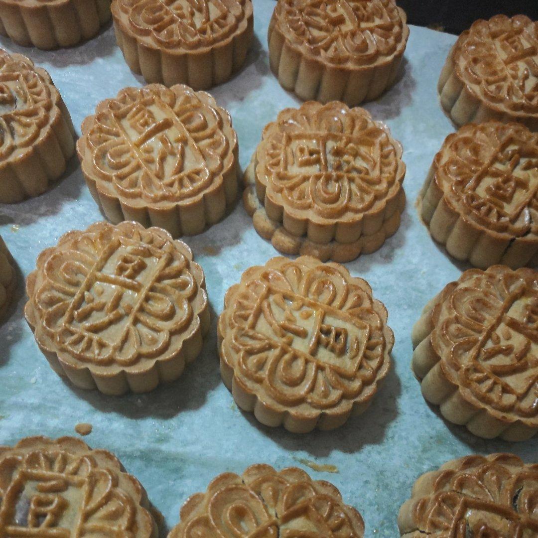 广式月饼—蛋黄莲蓉月饼