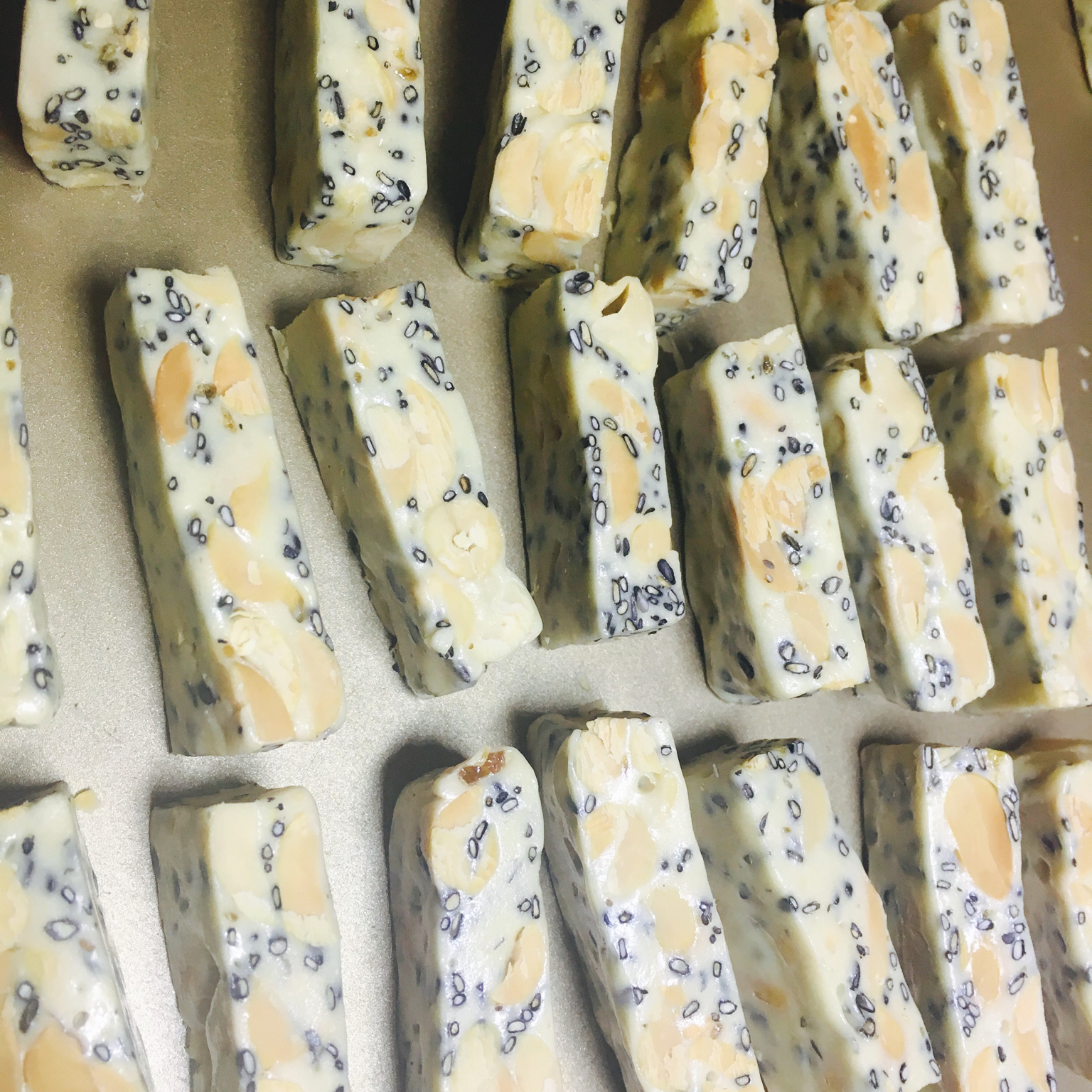 超详细TIPS—自制超美味牛轧糖（熬糖版），秒杀棉花糖版