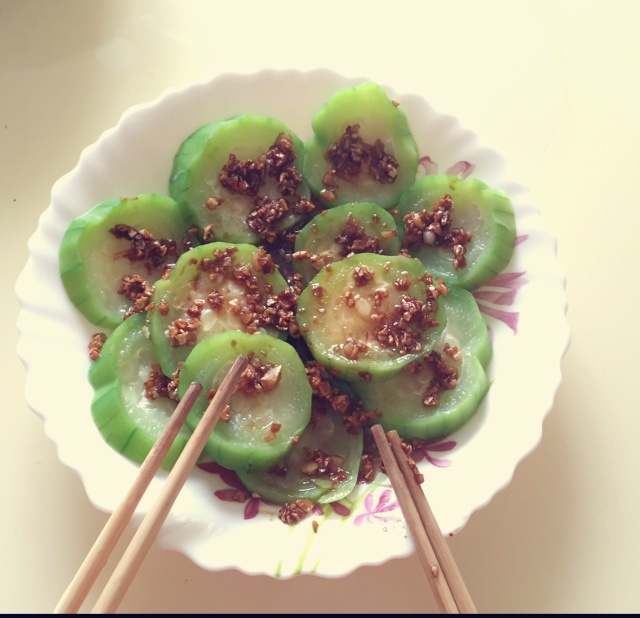 只需要五分钟就可以的美味蒜蓉蒸丝瓜