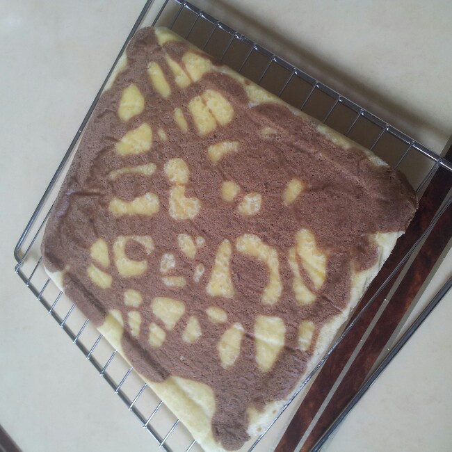 长颈鹿花纹奶油蛋糕卷——朴素的蛋糕卷也生动形象了哦