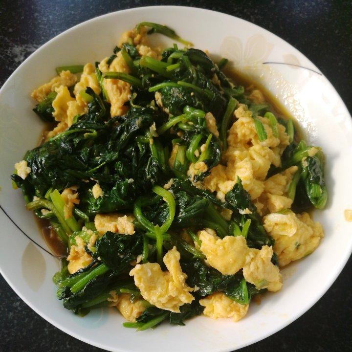 菠菜炒鸡蛋