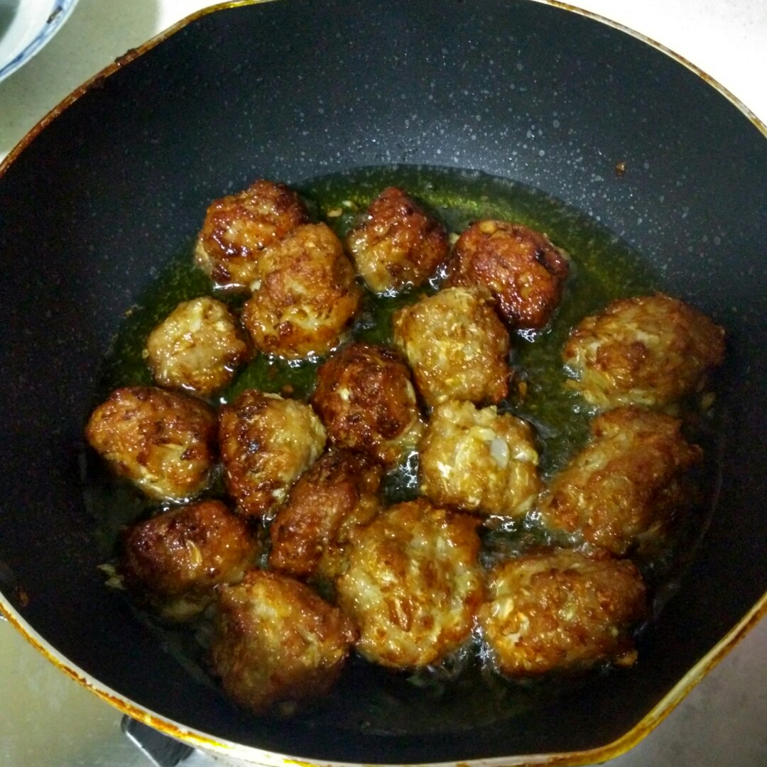 油炸菜肉圆子