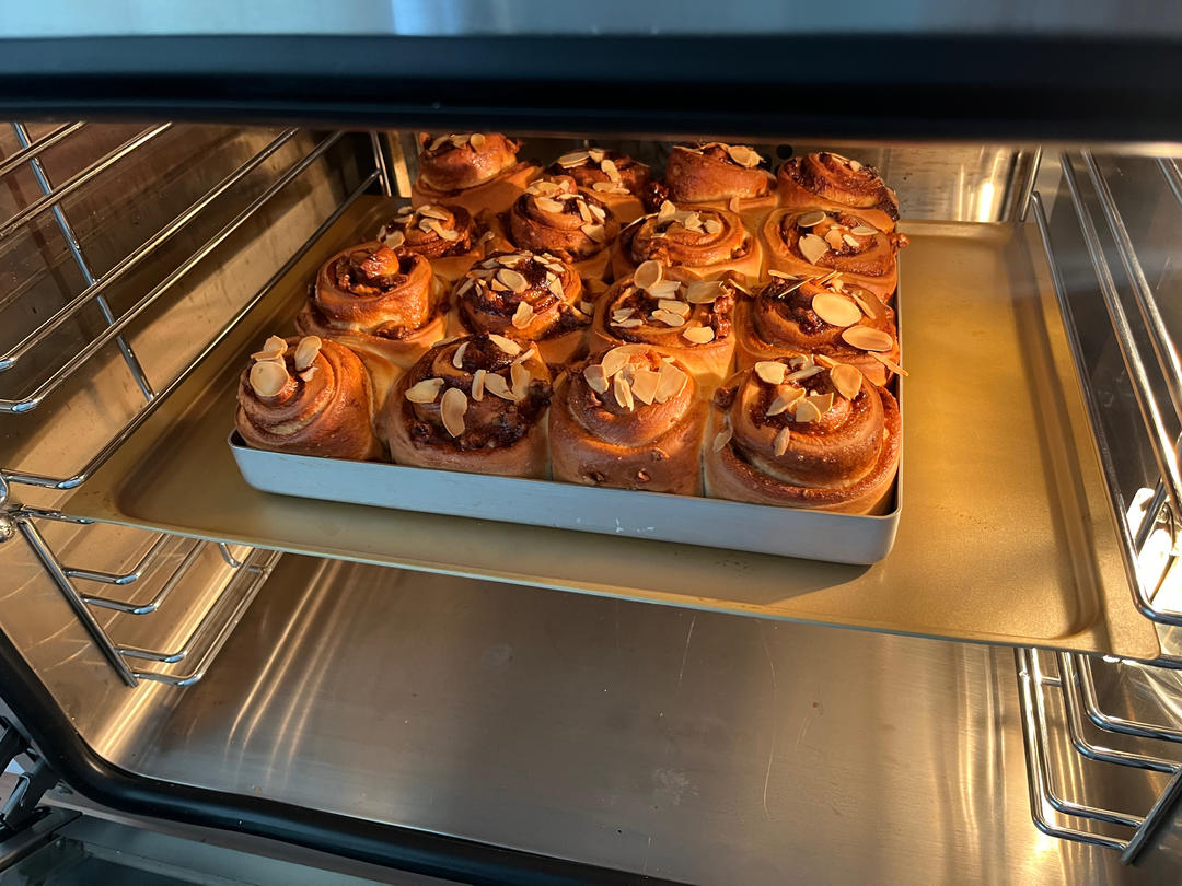 热气腾腾的肉桂卷来了