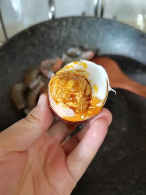 快手超简单咖喱鸭蛋黄大虾的做法 步骤4