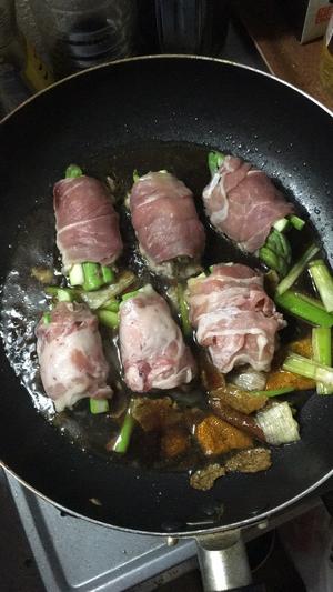猪肉芦笋卷的做法 步骤3