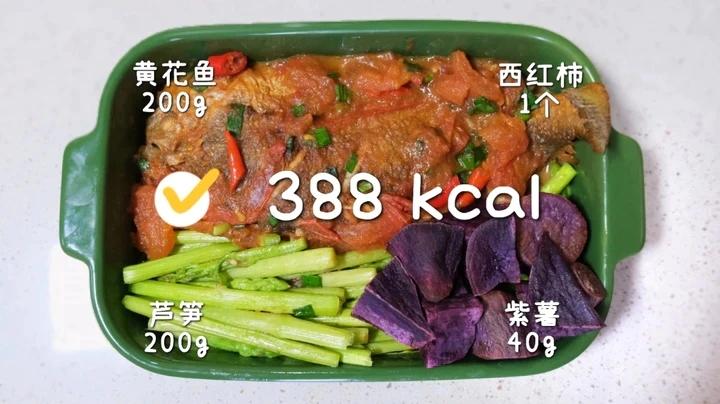 番茄酱油水黄花鱼+芦笋