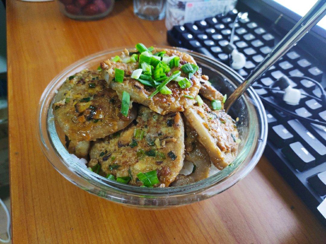 浓香秘制酱汁鲜肉藕饼