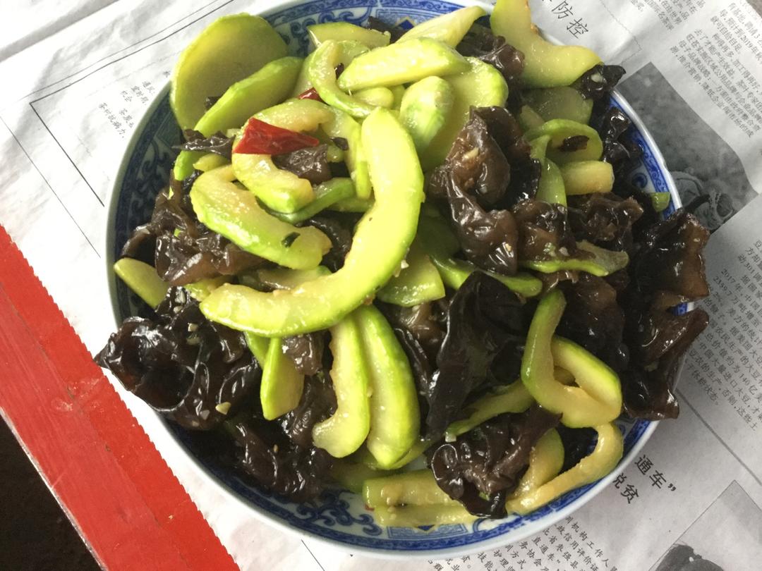蒜蓉木耳西葫芦