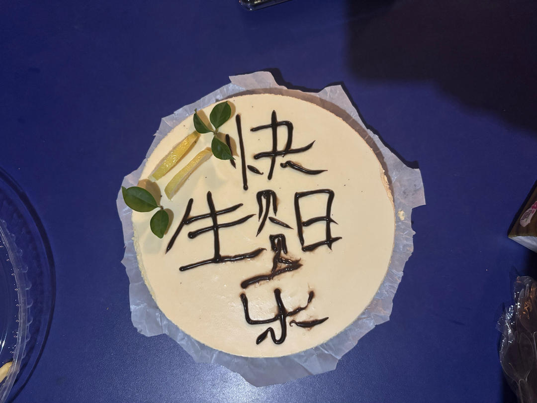 清爽不甜腻 比冰淇淋还好吃 它就是柠檬巴巴露亚蛋糕了！