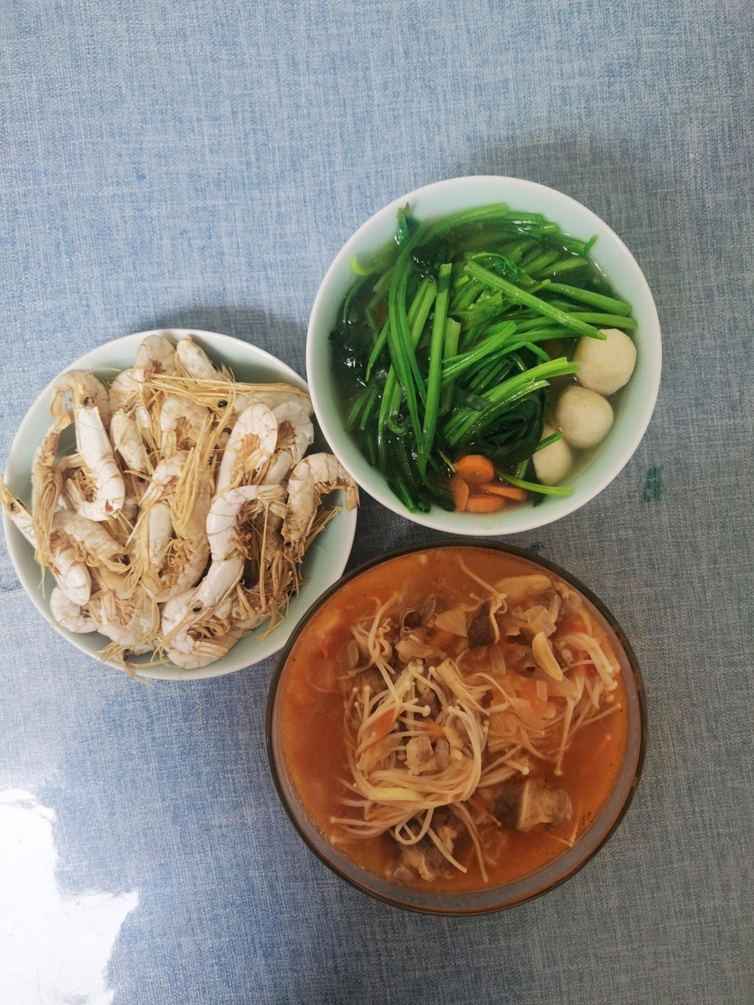 番茄金针菇肥牛(汤浓入味、酸甜适宜)