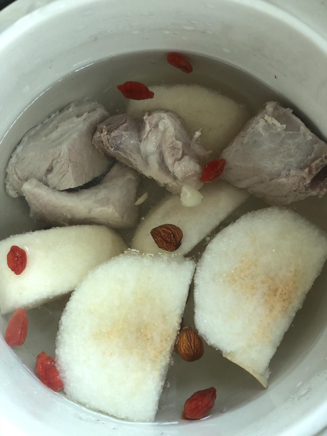 雪梨瘦肉汤的做法