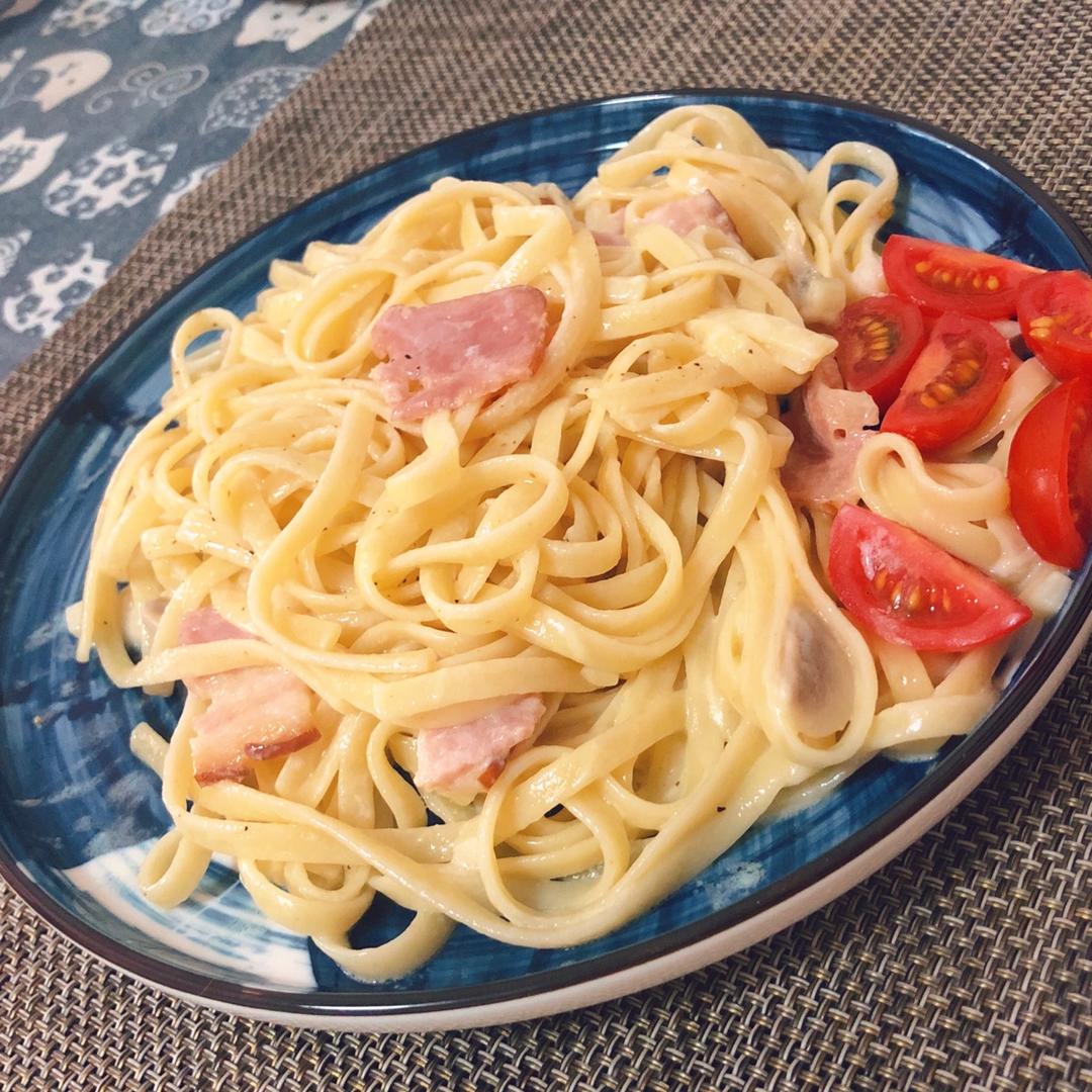 白蘑菇奶油培根意面