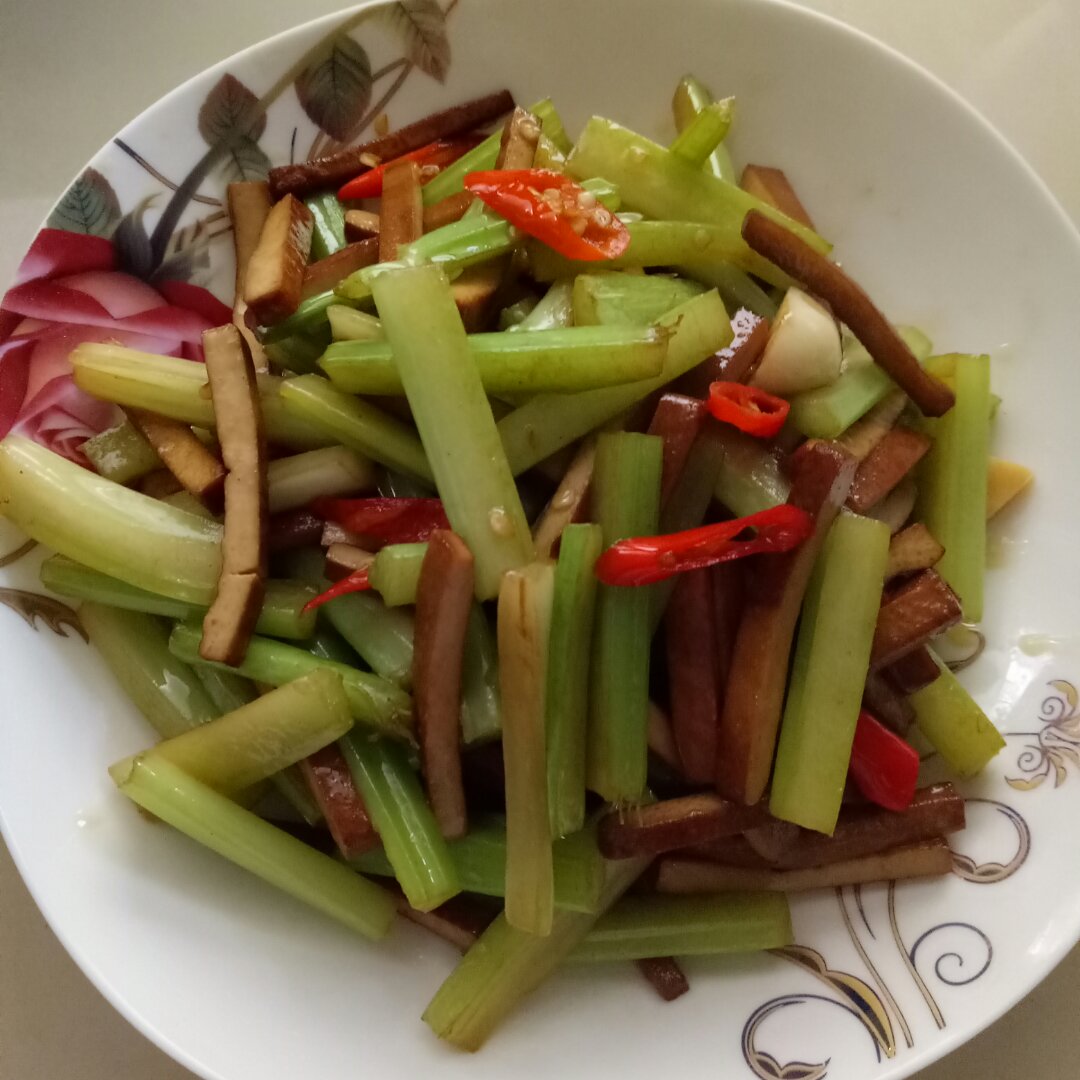 素菜：芹菜炒豆腐干