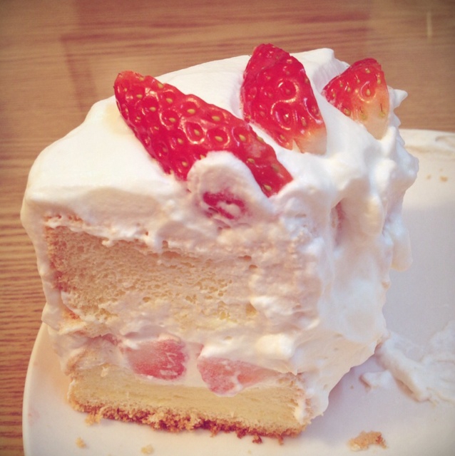 鲜奶油草莓蛋糕