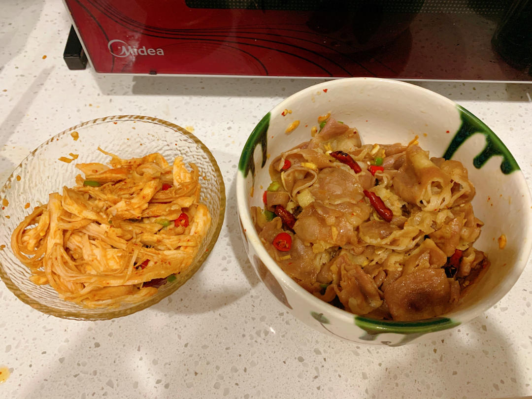 香辣凉拌肥牛金针菇