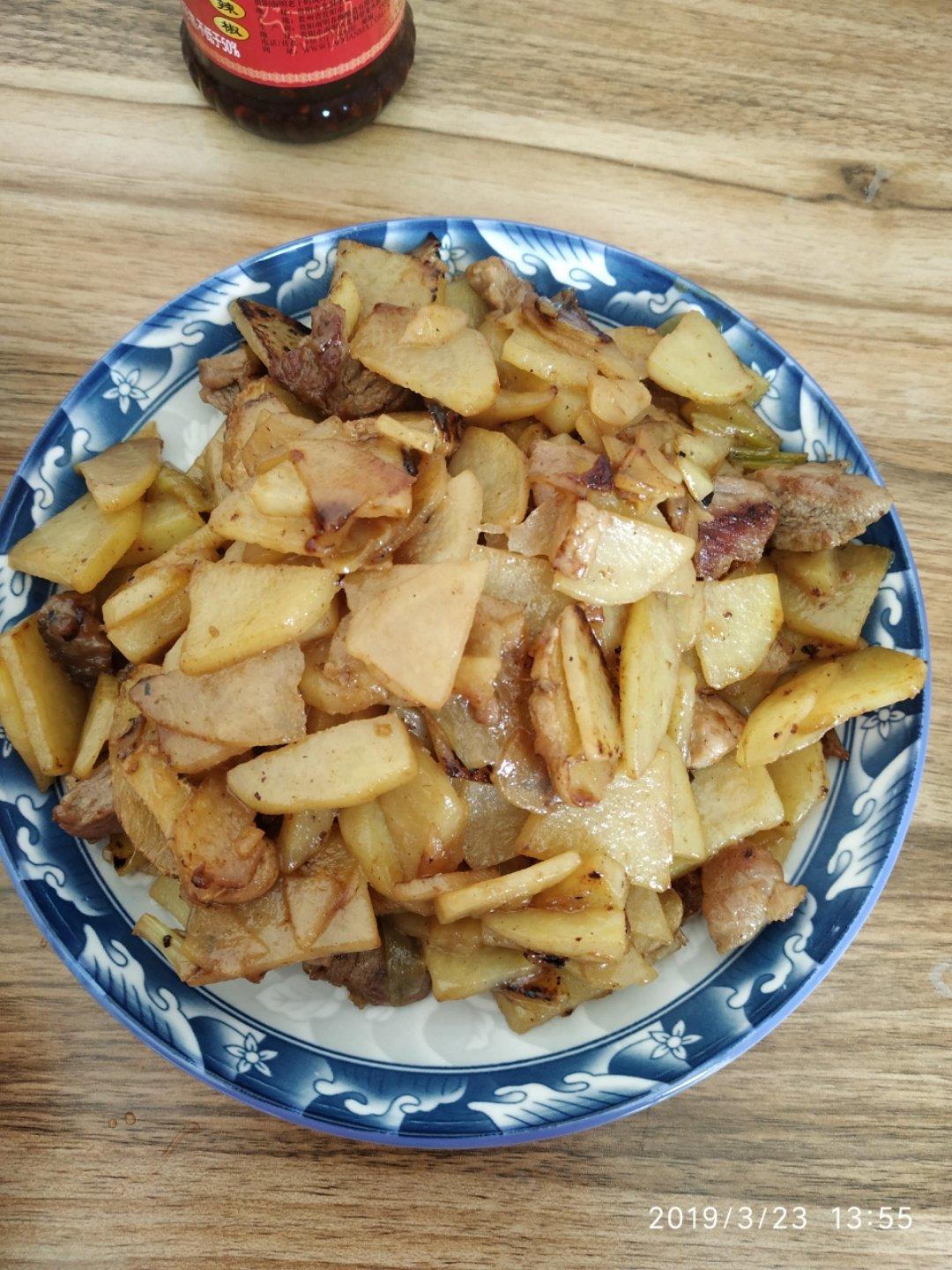 青椒土豆片炒肉