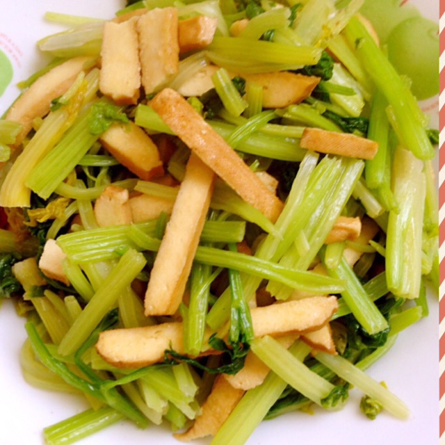 素菜：芹菜炒豆腐干