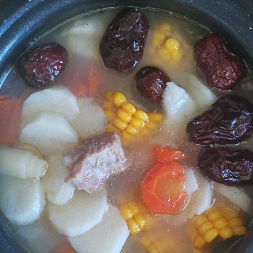 连吃三碗的玉米山药排骨汤