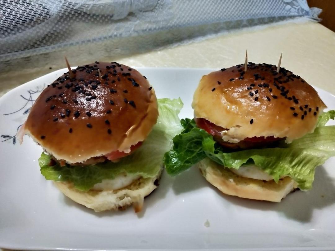 洋葱牛肉汉堡 Beef Hamburger with Fried Onions