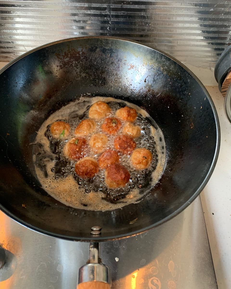 酥炸肉丸子