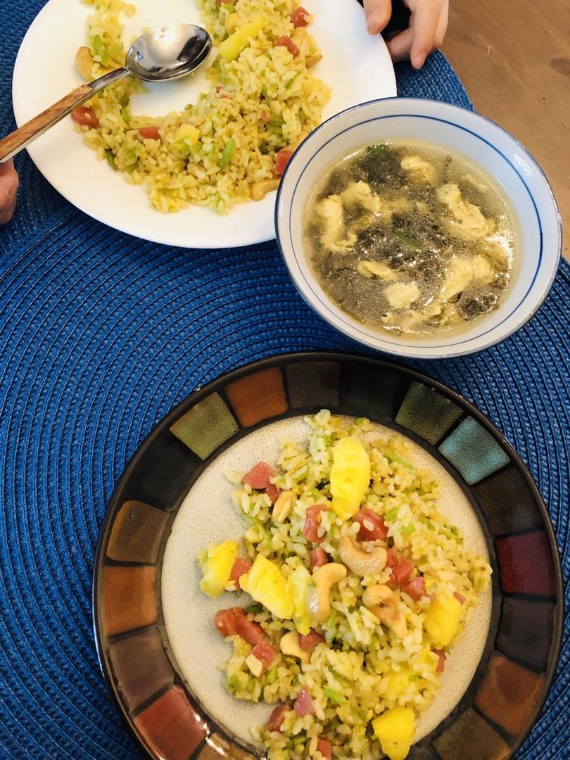 虾仁菠萝炒饭
