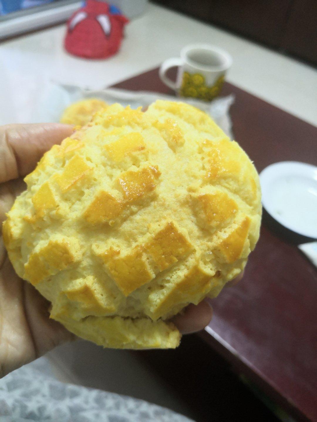 好吃到炸裂的港式菠萝包（附带制作酥皮的小视频）