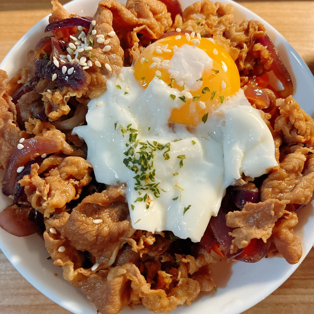 日式温泉蛋牛肉饭（白玉肥牛饭）