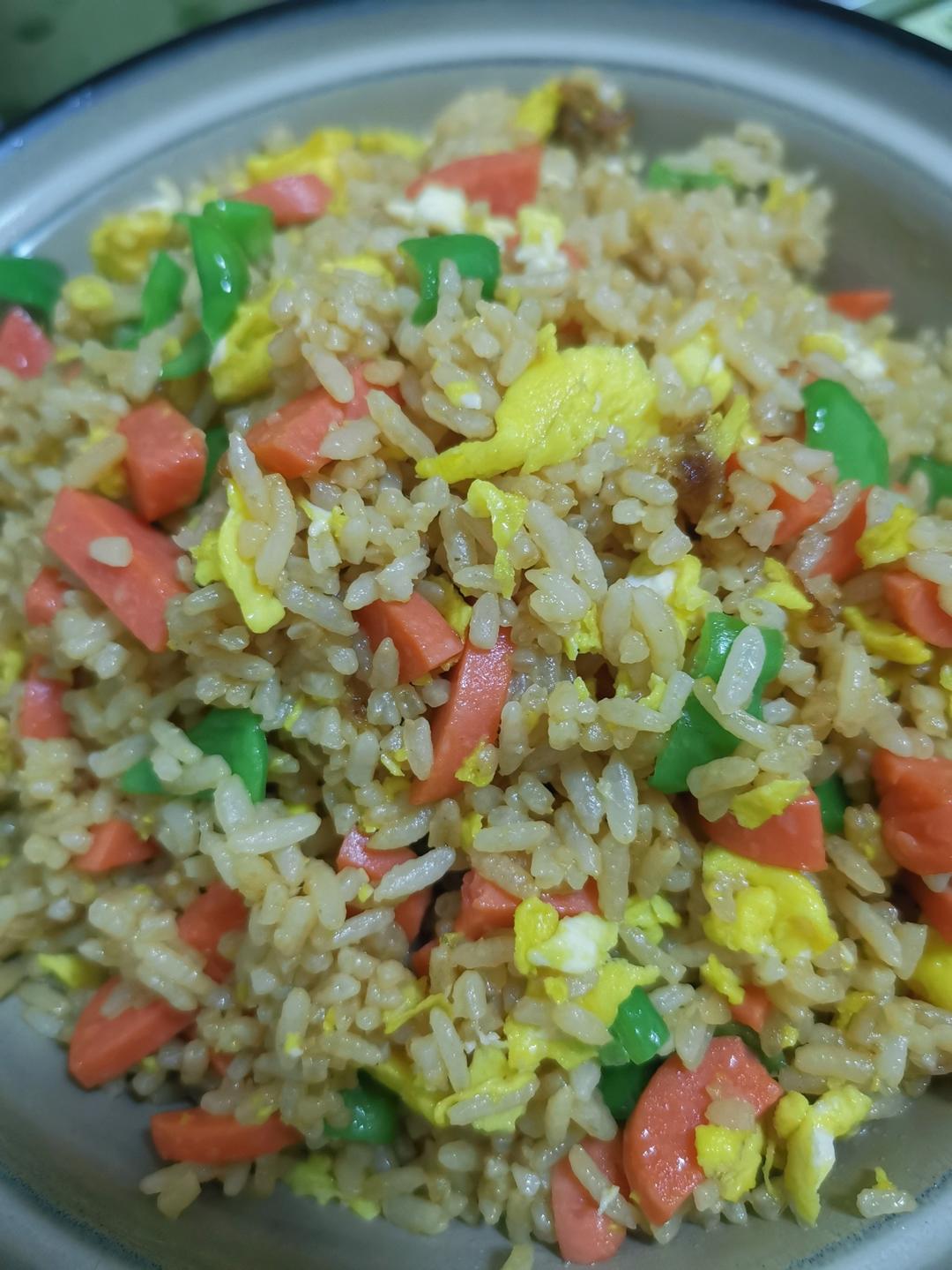 超级好吃的酱油火腿蛋炒饭！