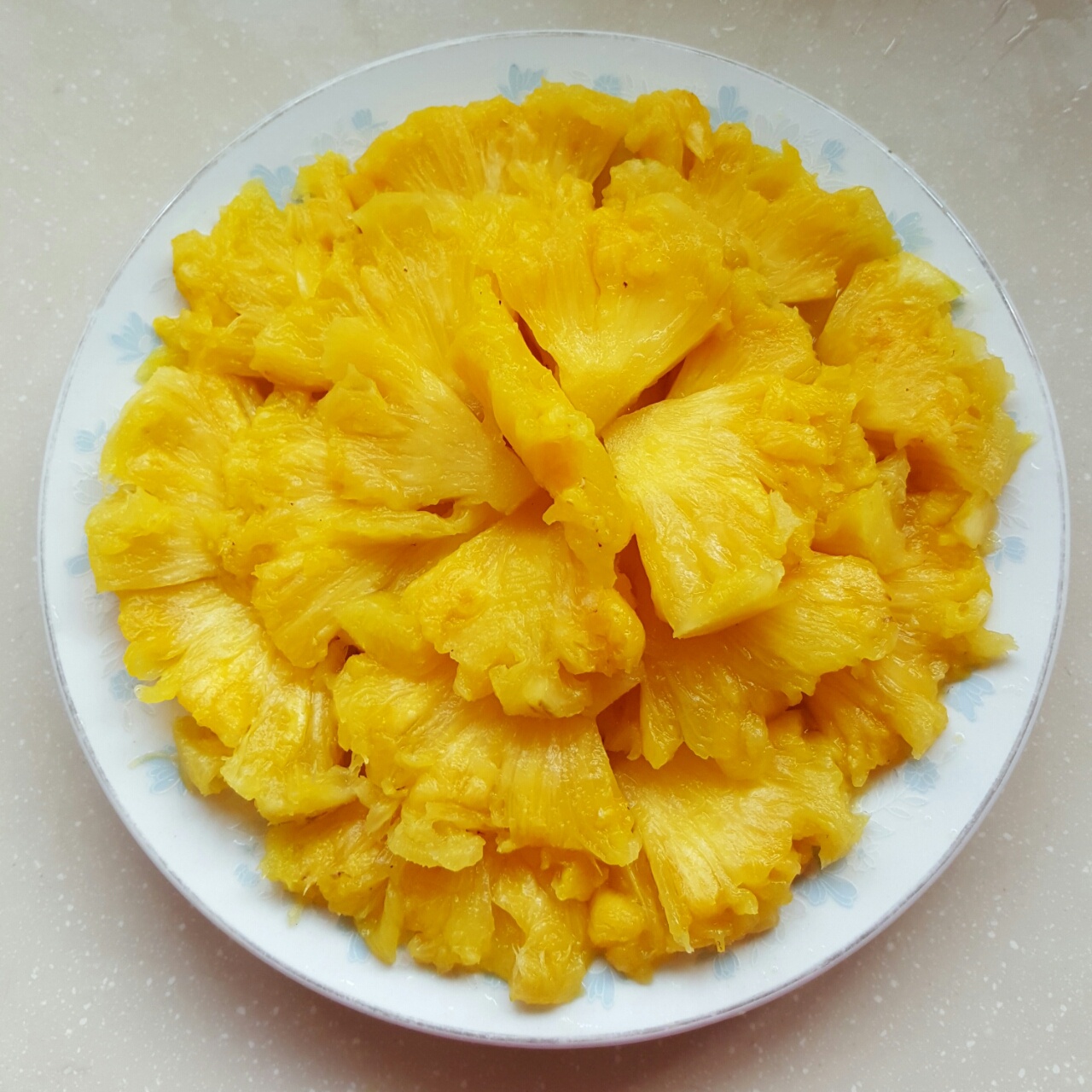 在家切凤梨（菠萝）—阿Q私家小厨