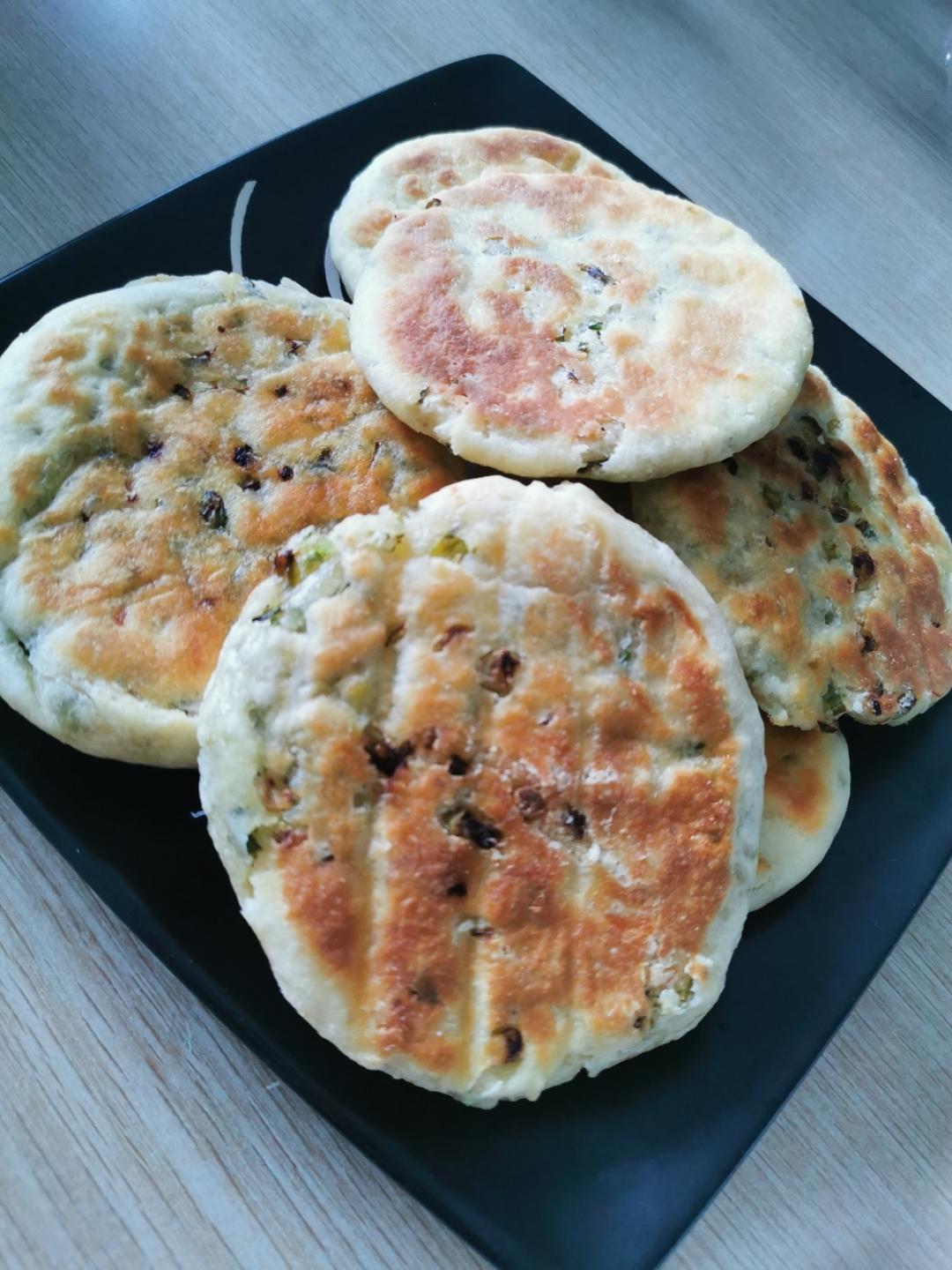 家常葱油饼 柔软多层 凉了也不硬 附细节视频详解