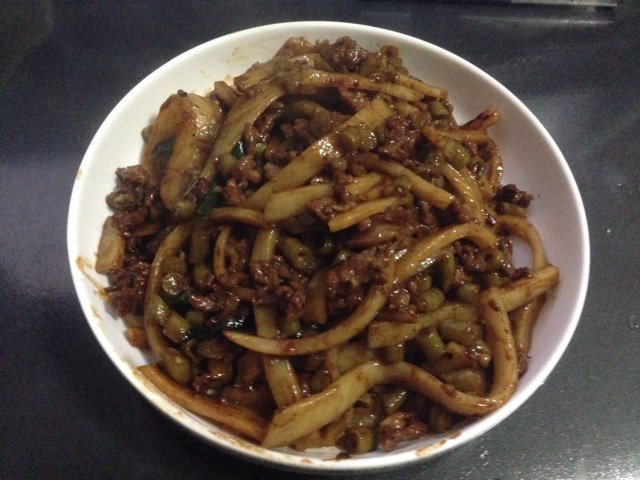 酸豆角肉末炒粉利