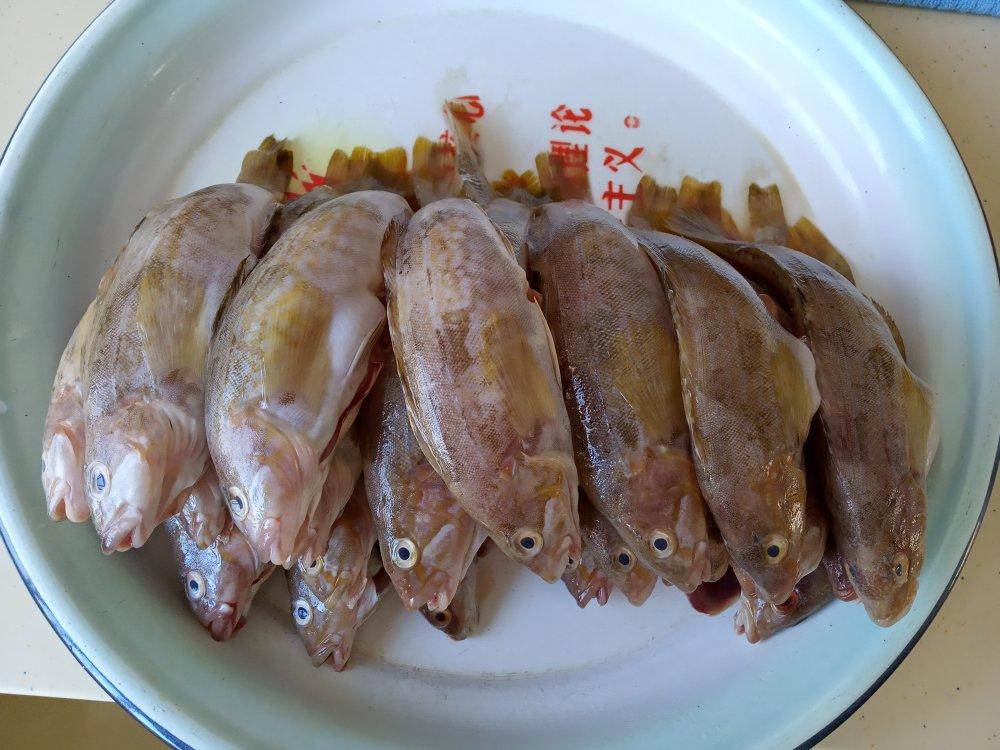 外酥里嫩：不会回软的干炸小黄鱼。