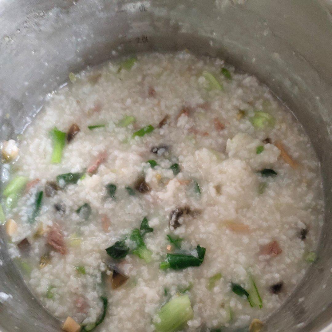 妈妈👩教我做的皮蛋瘦肉粥🥣简单快捷美味😋