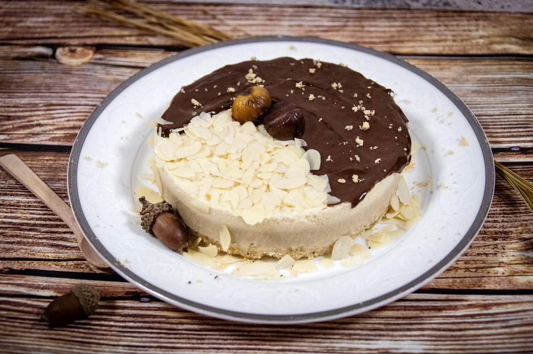 红茶牛奶慕斯佐杏仁巧克力脆片