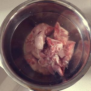 白萝卜脊骨汤的做法 步骤1