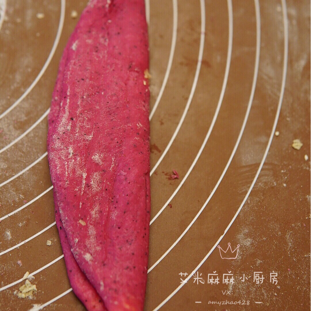 小美出品 心形❤️樱花🌸火龙果椰蓉面包的做法 步骤10
