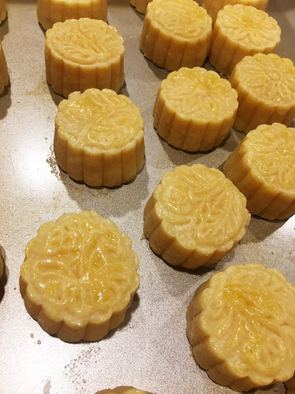 超详细图解版--流心奶黄月饼