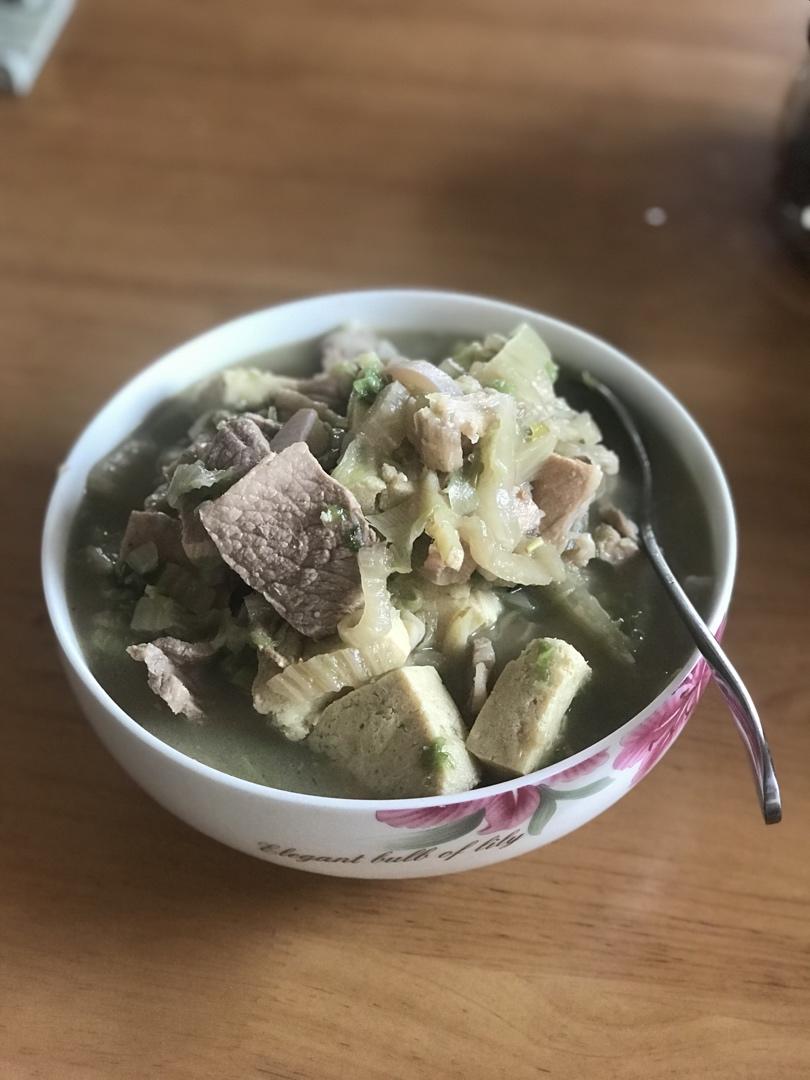 酸菜汆白肉炖冻豆腐